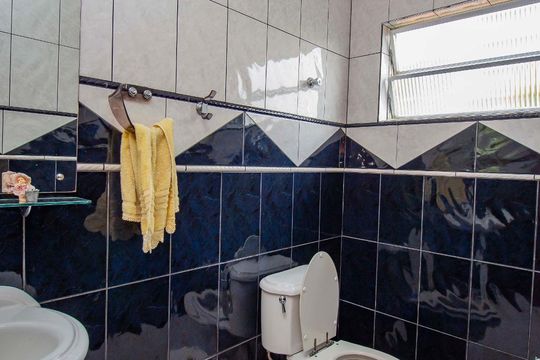Lavabo  de casa para alugar com 4 quartos, 390m² em Jardim Floresta, Porto Alegre