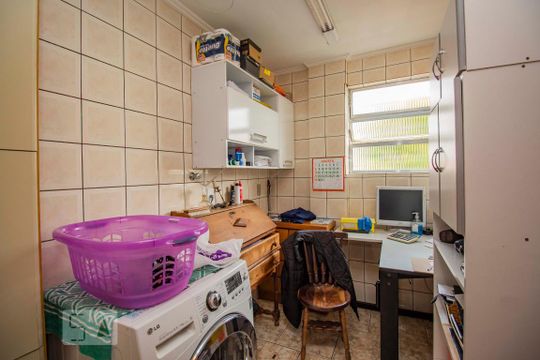 Escritório  de casa para alugar com 4 quartos, 390m² em Jardim Floresta, Porto Alegre