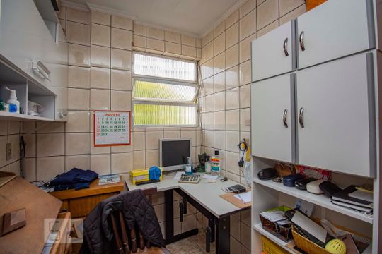 Escritório  de casa para alugar com 4 quartos, 390m² em Jardim Floresta, Porto Alegre