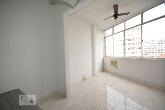 Sala/Quarto de kitnet/studio à venda com 1 quarto, 40m² em Centro, Rio de Janeiro