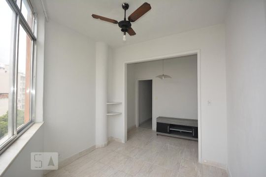 Sala/Quarto de kitnet/studio à venda com 1 quarto, 40m² em Centro, Rio de Janeiro