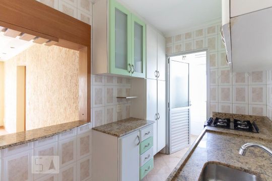 Cozinha de apartamento para alugar com 2 quartos, 52m² em Vila Moraes, São Paulo