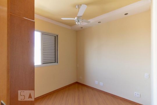 Quarto 2 de apartamento para alugar com 2 quartos, 52m² em Vila Moraes, São Paulo
