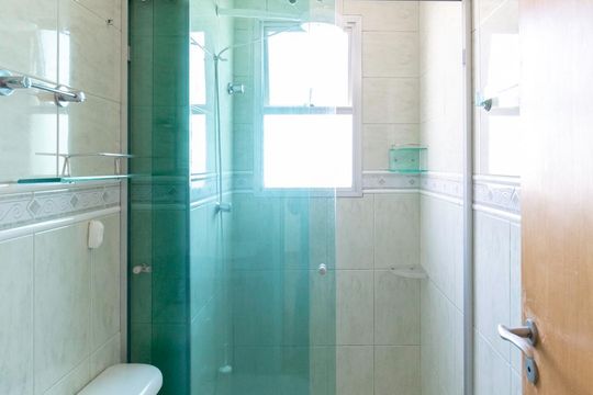 Banheiro de apartamento para alugar com 2 quartos, 52m² em Vila Moraes, São Paulo
