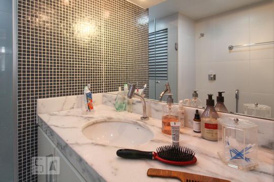 Banheiro da Suíte de apartamento à venda com 3 quartos, 105m² em Vila Uberabinha, São Paulo