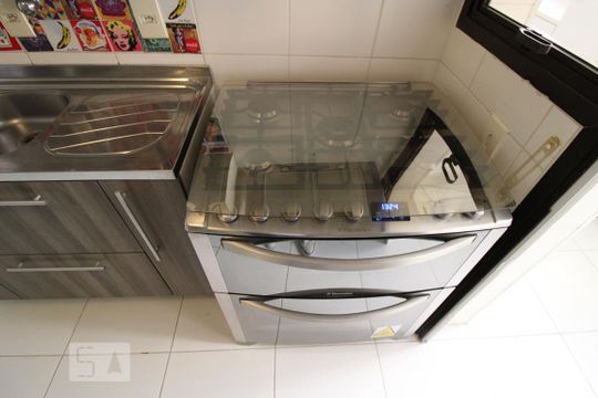 Detalhe da cozinha - Fogão de apartamento para alugar com 3 quartos, 120m² em Perdizes, São Paulo