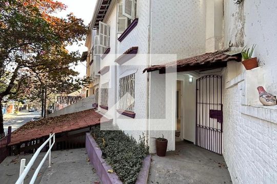 Entrada da casa de casa à venda com 3 quartos, 150m² em Água Branca, São Paulo