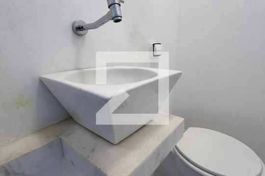 Lavabo de casa à venda com 3 quartos, 150m² em Água Branca, São Paulo