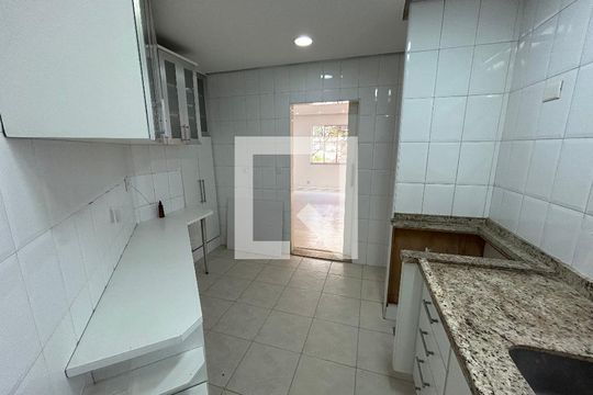 Cozinha de casa à venda com 3 quartos, 150m² em Água Branca, São Paulo