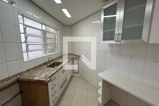 Cozinha de casa à venda com 3 quartos, 150m² em Água Branca, São Paulo