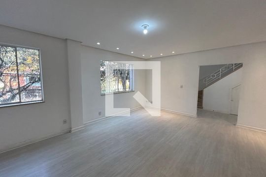 Sala de casa à venda com 3 quartos, 150m² em Água Branca, São Paulo