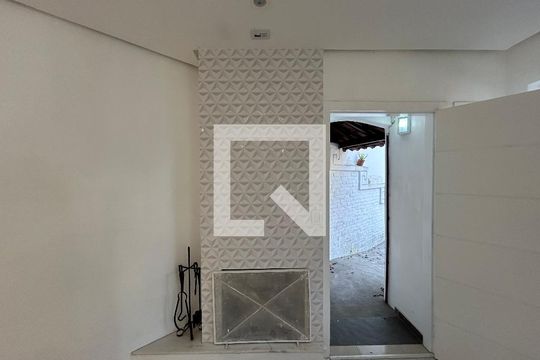 Sala de casa à venda com 3 quartos, 150m² em Água Branca, São Paulo
