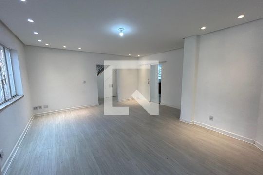 Sala de casa à venda com 3 quartos, 150m² em Água Branca, São Paulo