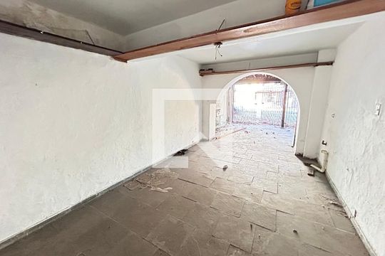 Garagem de casa à venda com 3 quartos, 150m² em Água Branca, São Paulo