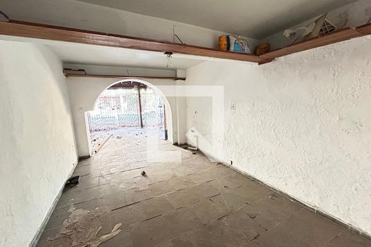 Garagem de casa à venda com 3 quartos, 150m² em Água Branca, São Paulo