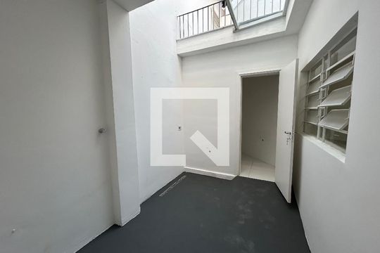 Quintal de casa à venda com 3 quartos, 150m² em Água Branca, São Paulo