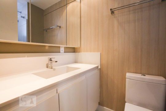 Banheiro da suíte de apartamento para alugar com 1 quarto, 52m² em Vila Olímpia, São Paulo
