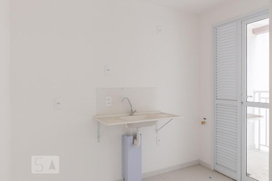 Cozinha de apartamento para alugar com 2 quartos, 48m² em Parque Industrial Tomas Edson, São Paulo