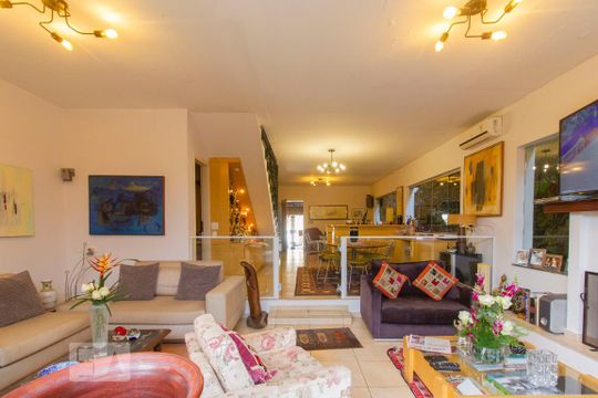 Casa à venda com 4 quartos, 240m² em Jardim Vitória Régia, São Paulo