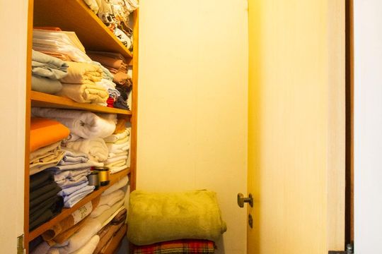 Roupeiro de casa à venda com 4 quartos, 240m² em Jardim Vitória Régia, São Paulo