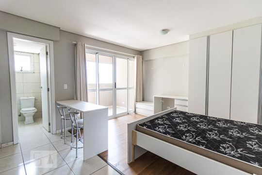 Kitnet/Studio para alugar com 1 quarto, 31m² em Centro, Curitiba