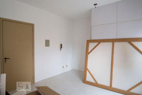 Sala/Quarto de kitnet/studio para alugar com 1 quarto, 32m² em Cidade Baixa, Porto Alegre