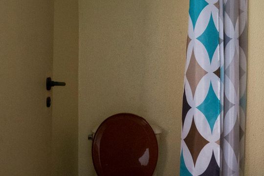 Banheiro de kitnet/studio para alugar com 1 quarto, 32m² em Cidade Baixa, Porto Alegre