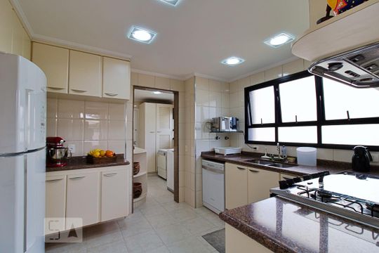 Cozinha de apartamento para alugar com 4 quartos, 240m² em Vila Andrade, São Paulo