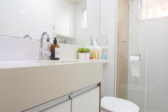 Banheiro de apartamento à venda com 2 quartos, 52m² em Jardim Casablanca, São Paulo