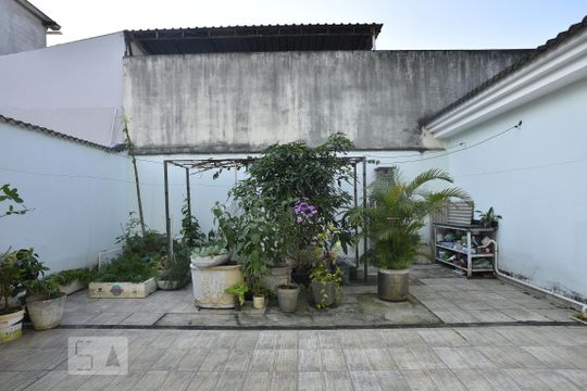 Quintal Fundos de apartamento à venda com 3 quartos, 390m² em Taquara, Rio de Janeiro