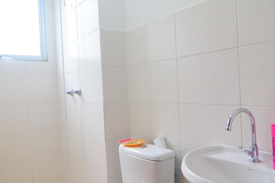 Banheiro de apartamento à venda com 2 quartos, 55m² em São José, Canoas