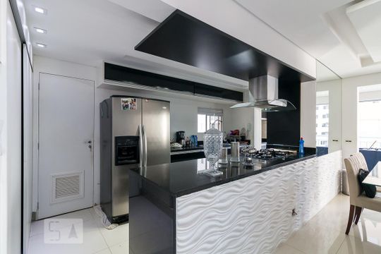 Cozinha de apartamento à venda com 3 quartos, 115m² em Vila Santo Antônio, Guarulhos