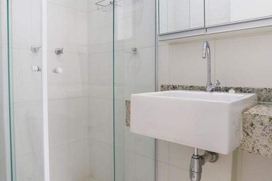 Banheiro de apartamento para alugar com 1 quarto, 28m² em Bela Vista, São Paulo