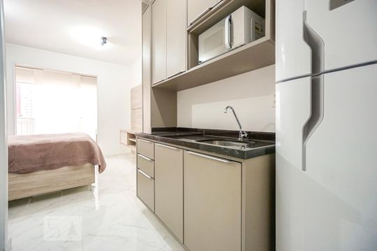 Cozinha de kitnet/studio para alugar com 1 quarto, 24m² em Tatuapé, São Paulo