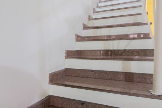 Escada de casa à venda com 3 quartos, 320m² em Jardim Consorcio, São Paulo
