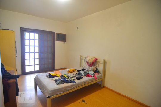 Quarta 2 de casa à venda com 5 quartos, 176m² em Niterói, Canoas