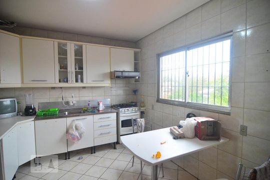 Cozinha de casa à venda com 5 quartos, 176m² em Niterói, Canoas