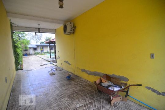 Garagem de casa à venda com 5 quartos, 176m² em Niterói, Canoas