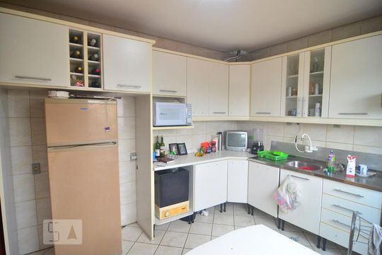 Cozinha de casa à venda com 5 quartos, 176m² em Niterói, Canoas