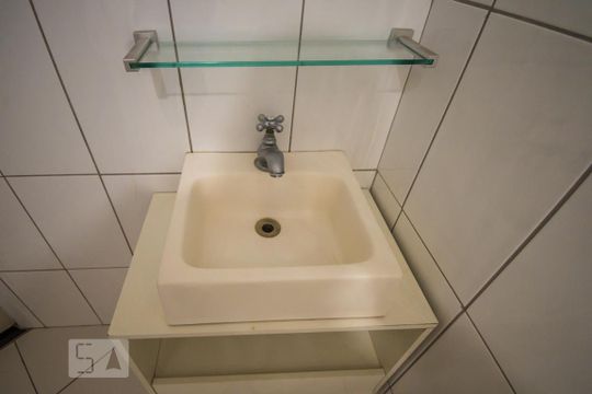 Banheiro de apartamento à venda com 1 quarto, 40m² em Centro, Campinas