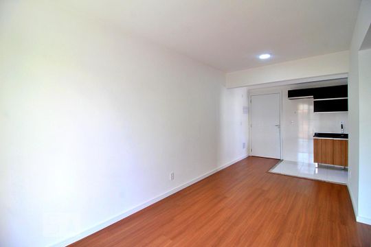 Sala de apartamento à venda com 2 quartos, 58m² em Vila Curuçá, Santo André