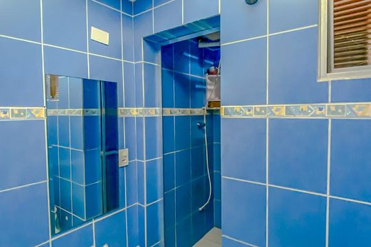 Banheiro de apartamento à venda com 2 quartos, 75m² em Vila Canero, São Paulo