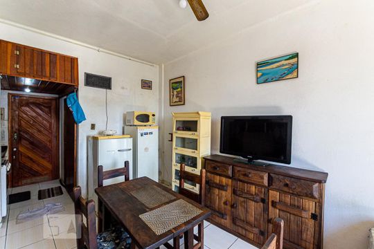 Sala/Quarto de kitnet/studio para alugar com 1 quarto, 33m² em Centro, Niterói