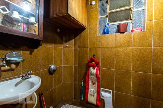 Banheiro de kitnet/studio para alugar com 1 quarto, 33m² em Centro, Niterói