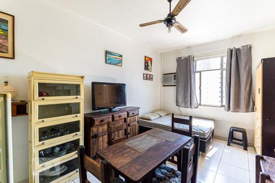 Sala/Quarto de kitnet/studio para alugar com 1 quarto, 33m² em Centro, Niterói