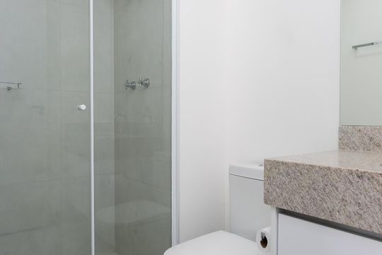 Banheiro de apartamento para alugar com 1 quarto, 33m² em Pinheiros, São Paulo