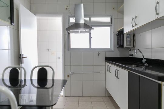 Cozinha de apartamento para alugar com 3 quartos, 100m² em José Menino, Santos