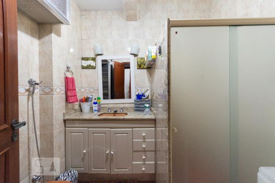 Banheiro de apartamento à venda com 2 quartos, 72m² em Rio Comprido, Rio de Janeiro