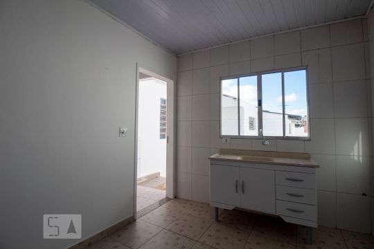 Cozinha de casa para alugar com 1 quarto, 30m² em Vila Guarani (z Sul), São Paulo