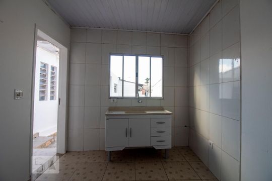 Cozinha de casa para alugar com 1 quarto, 30m² em Vila Guarani (z Sul), São Paulo